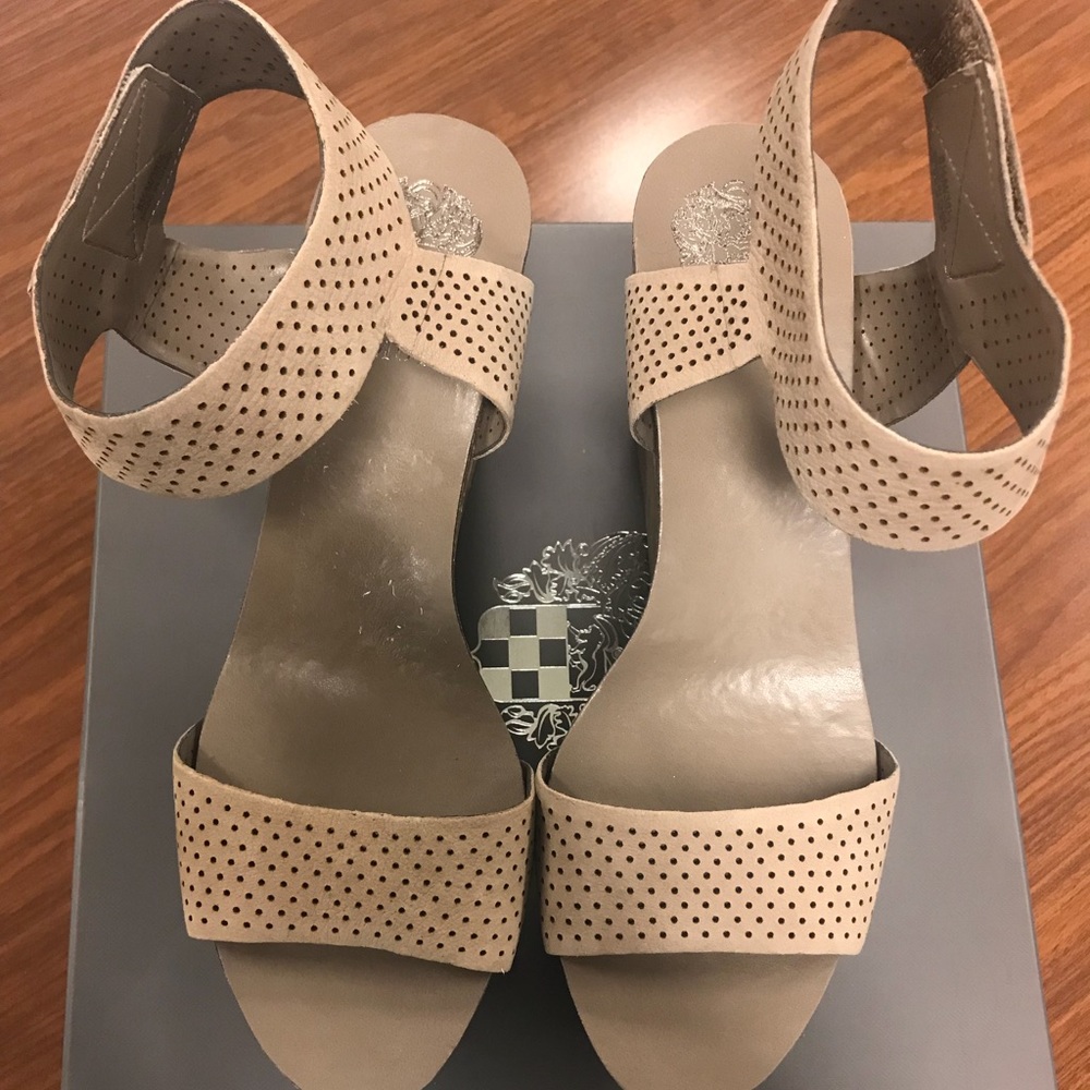 Vince Camuto Wedge NWOT